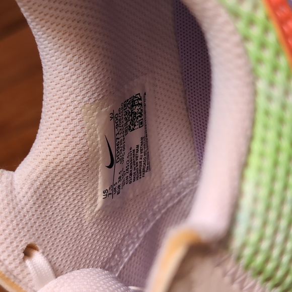 Nike Air Max White and Orange Sneakers - Picture 5 of 5